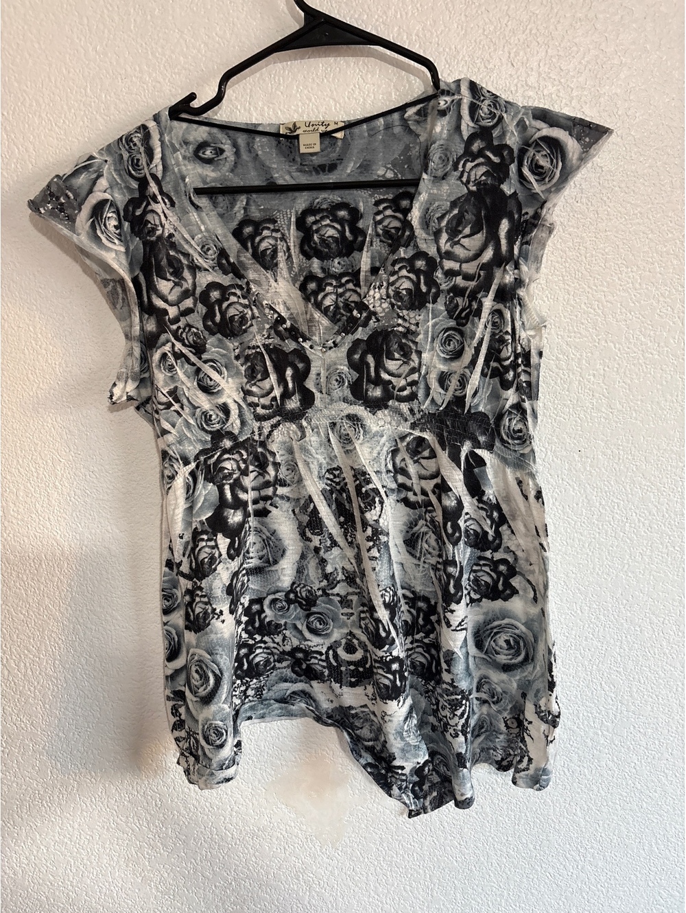 Unity World Wear Women's Medium Black and White Floral Print V-Neck Top with Emb